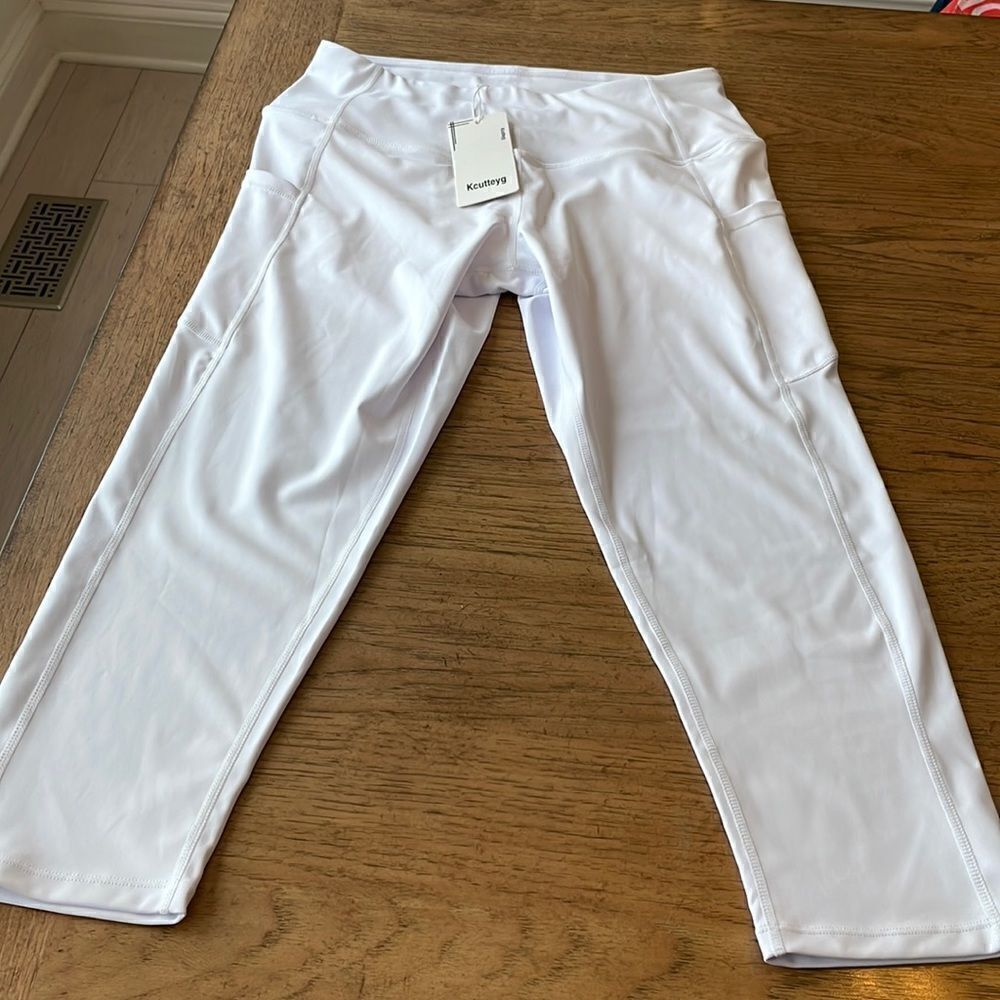 Kcutteyg white exercise capris with side pockets.  New with tags